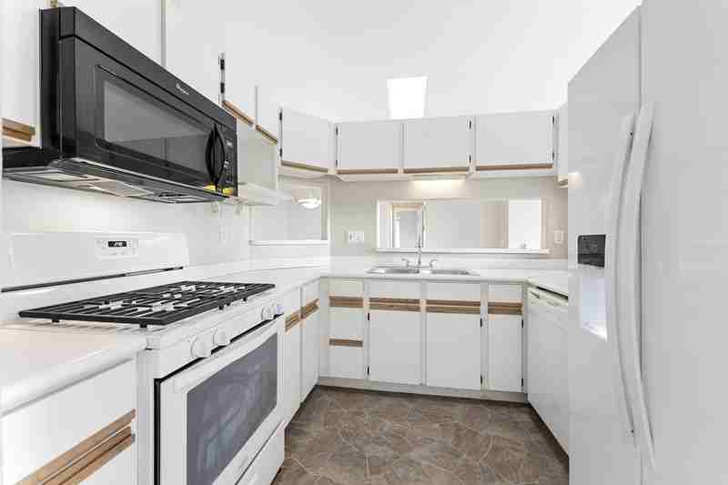 1015 Hilltop Ln - Photo 2 of 10