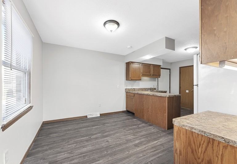 1004 Shadow Ln - Photo 3 of 8