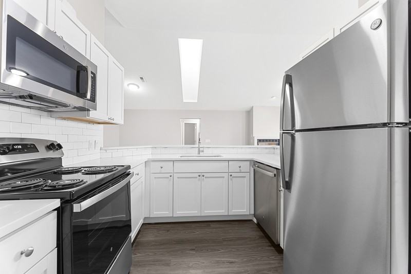 925 Shadow Ln - Photo 2 of 10