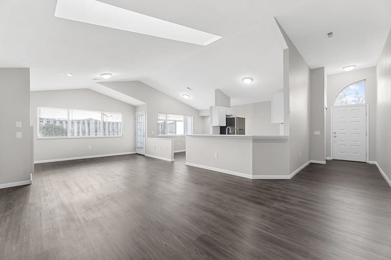 925 Shadow Ln - Photo 3 of 10