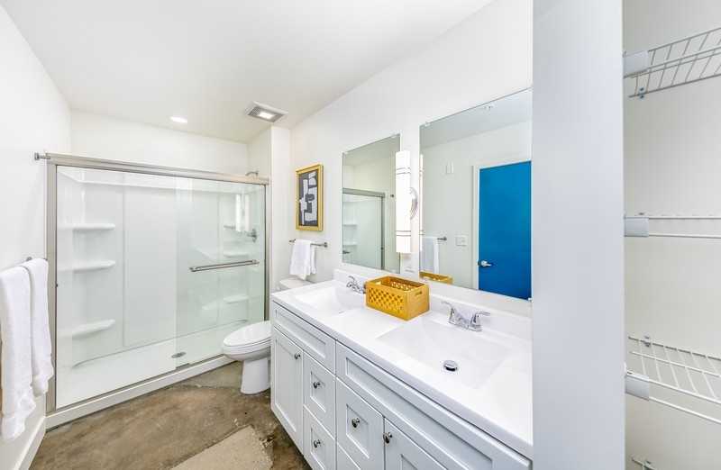 3130 Gillham Rd - Photo 7 of 12