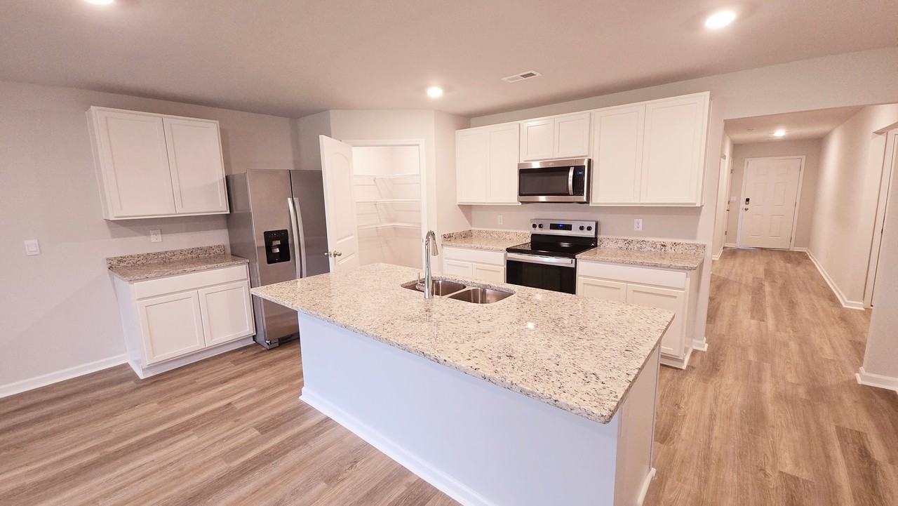 306 Belmar Way Sw - Photo 4 of 14