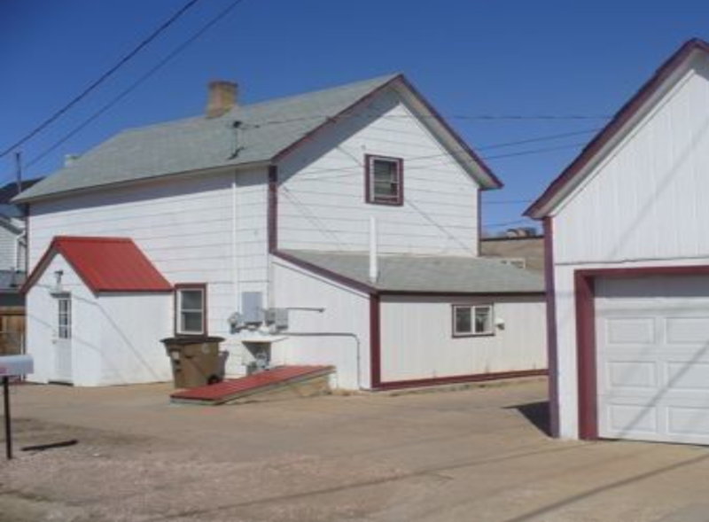 207 E Sheridan St - Photo 2 of 10