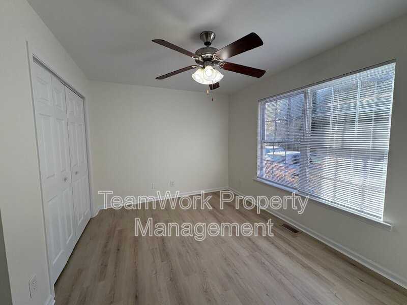 131 Boone St - Photo 5 of 11