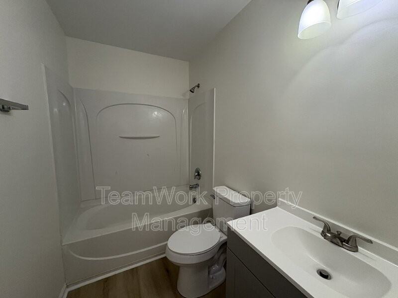 131 Boone St - Photo 6 of 11