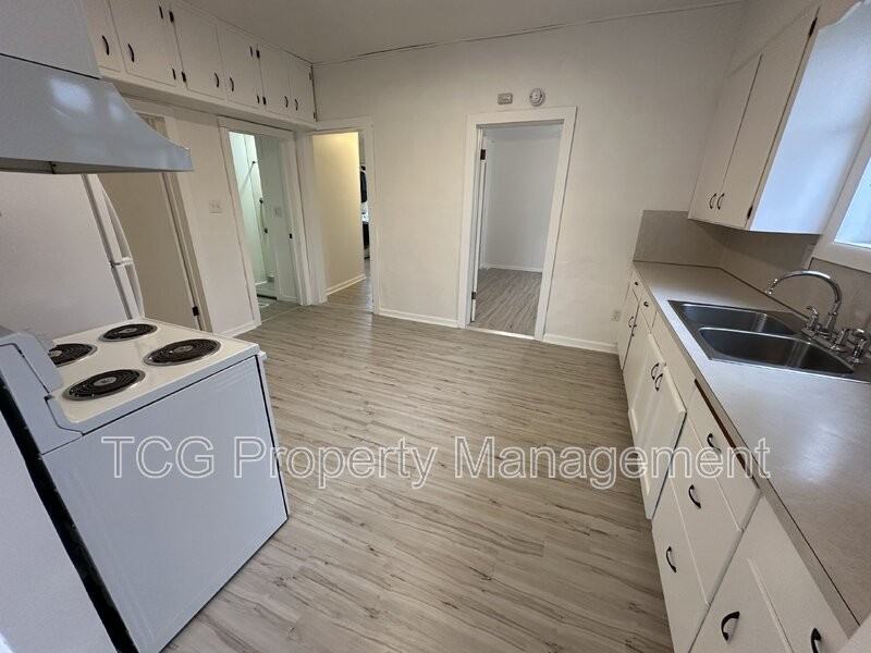 1403 Prospect Ct - Photo 3 of 10