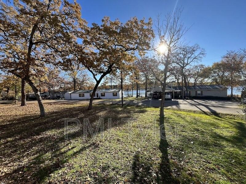 223 Sunray St - Photo 3 of 32