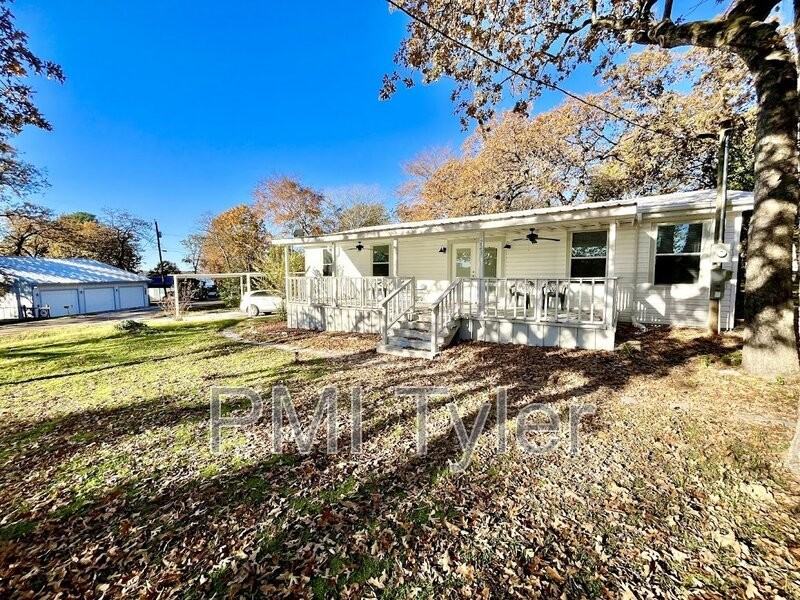 223 Sunray St - Photo 5 of 32