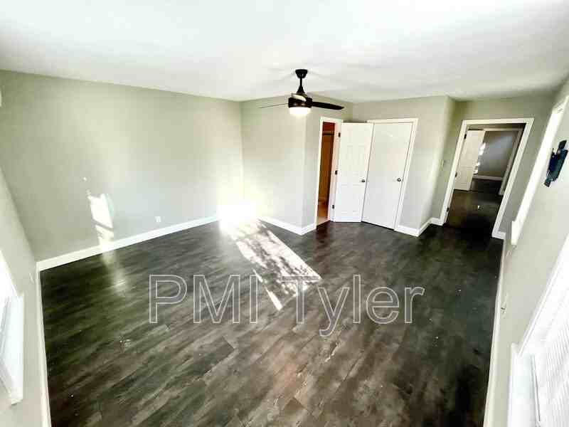 223 Sunray St - Photo 7 of 32
