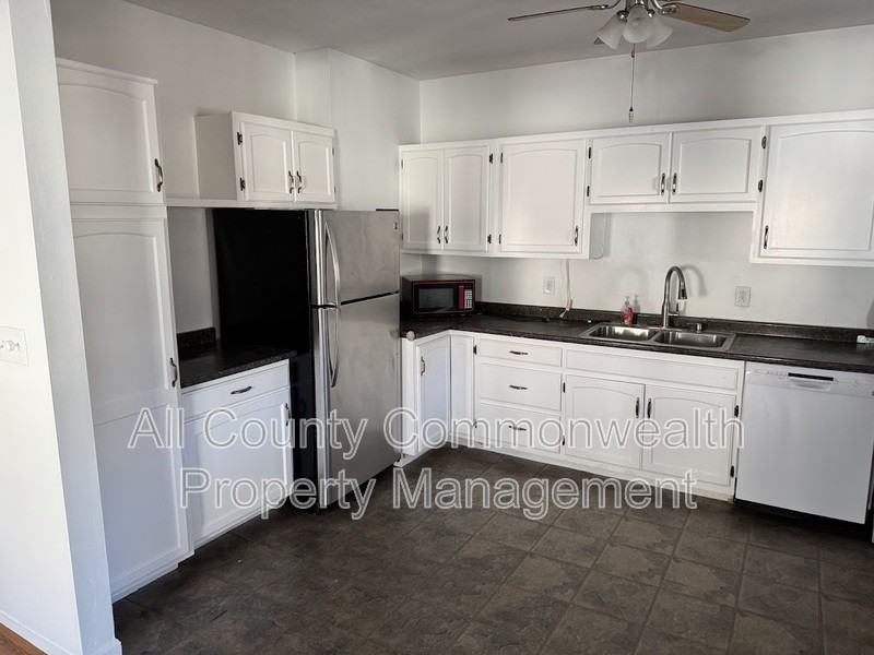 202 Wilson St - Photo 2 of 9