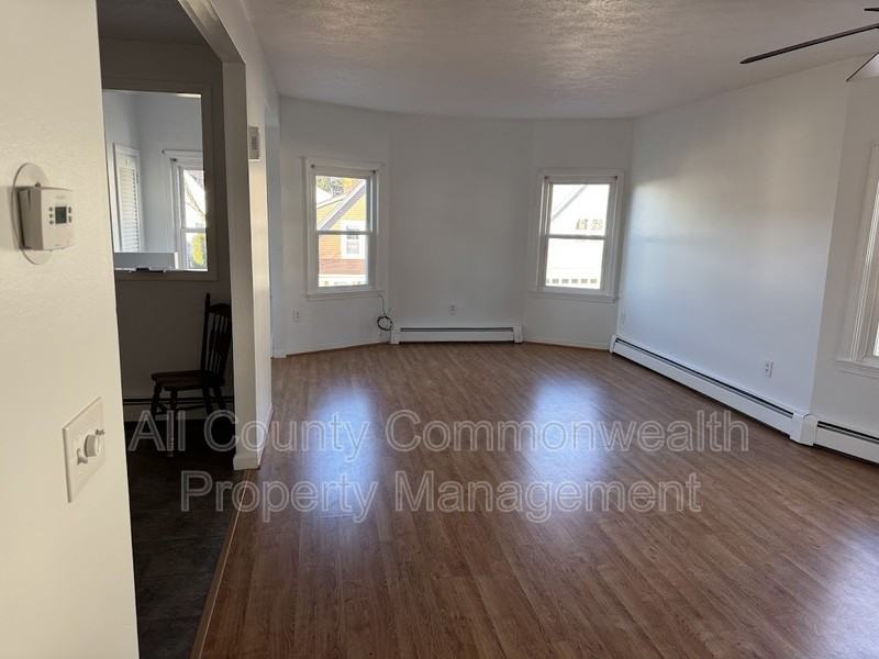 202 Wilson St - Photo 5 of 9