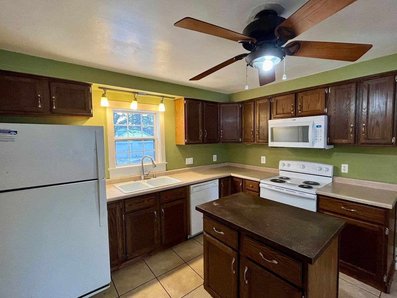 406 Frances St - Photo 3 of 28