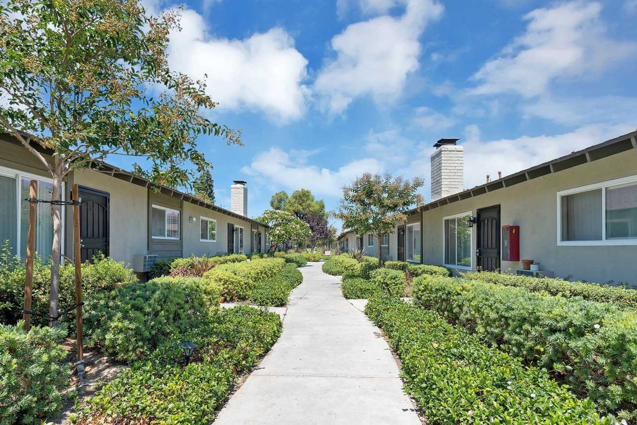 Windsor Garden Apartment Homes - Photo 5 of 25