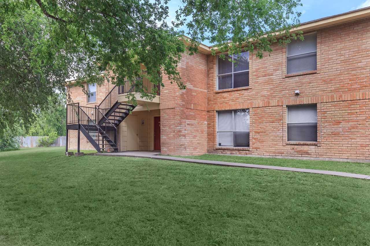 Beeville Station Apartments - Photo 5 of 28