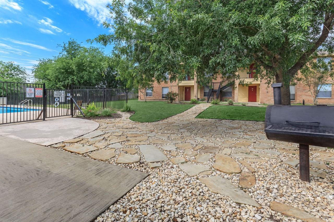 Beeville Station Apartments - Photo 3 of 28