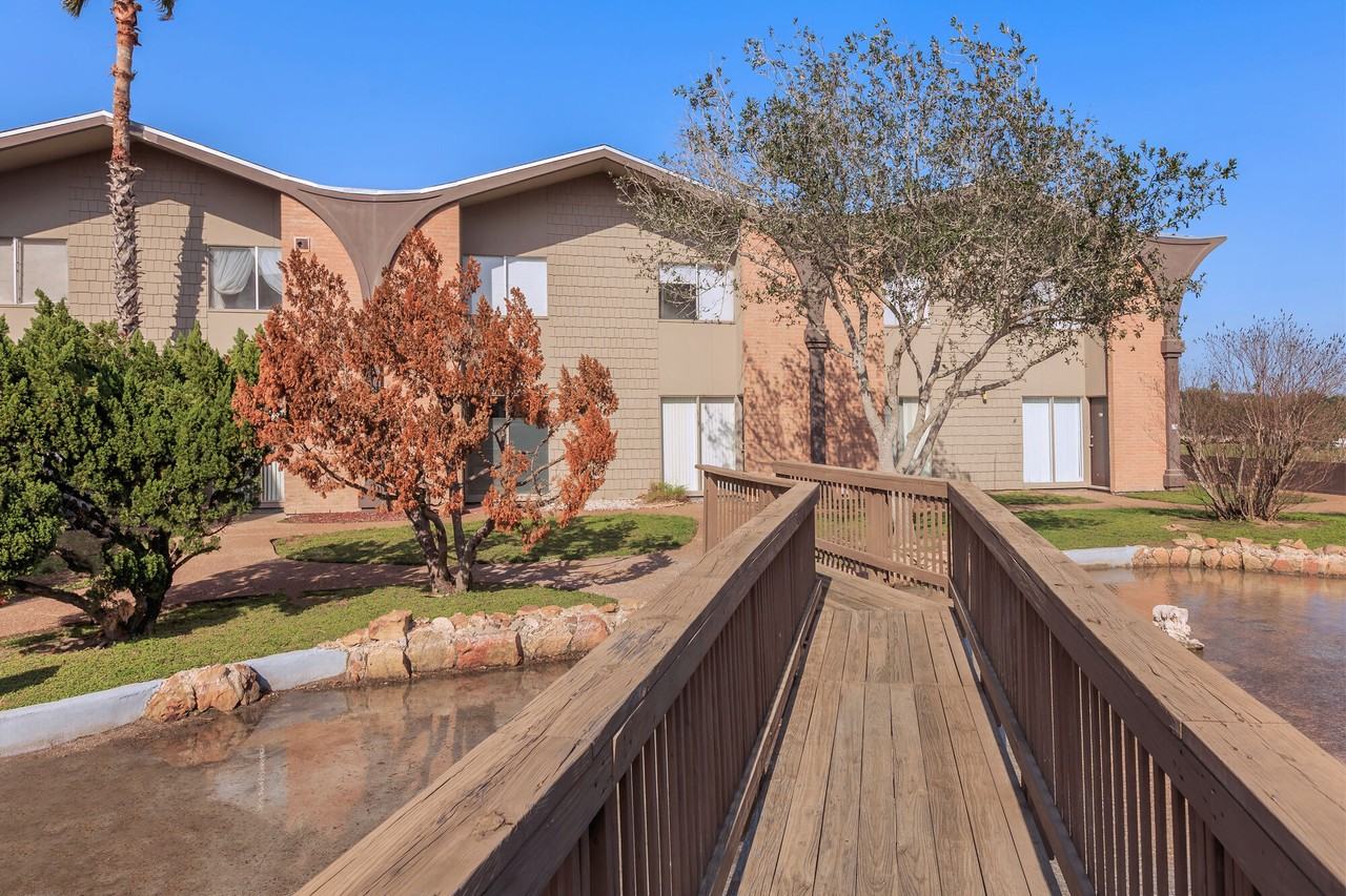 Fairways - Photo 4 of 19