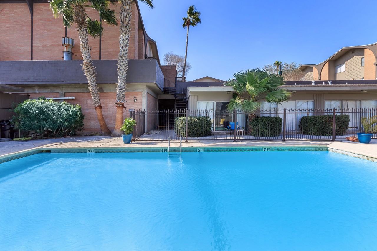 Fairways - Photo 3 of 19