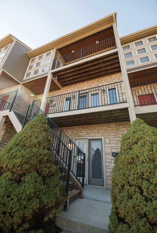 Beautiful townhouse, Gorgeous Views of Downtown Cincinnati from Multiple Balconies, Two - Photo 4 of 31