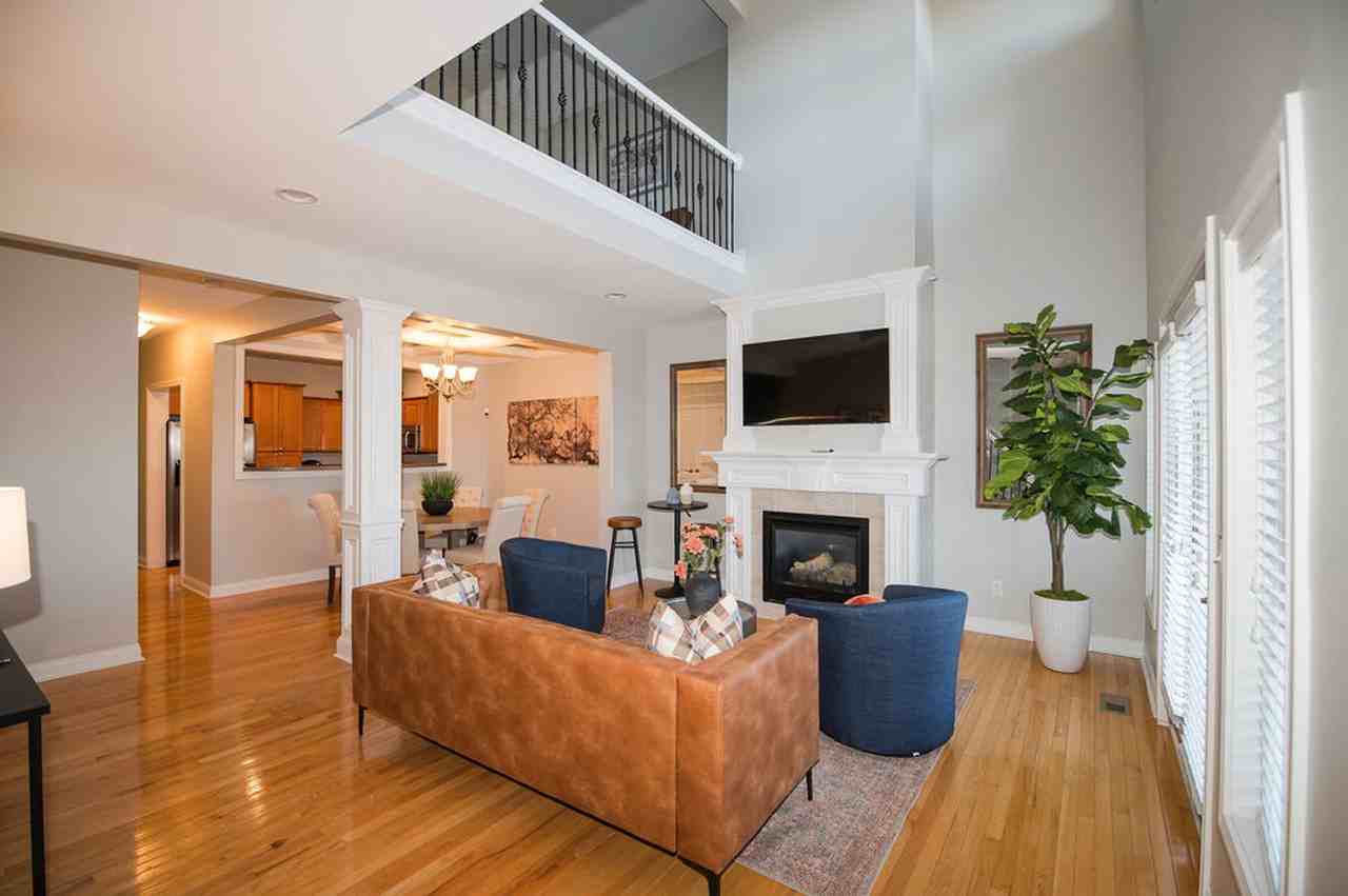 Beautiful townhouse, Gorgeous Views of Downtown Cincinnati from Multiple Balconies, Two - Photo 6 of 31