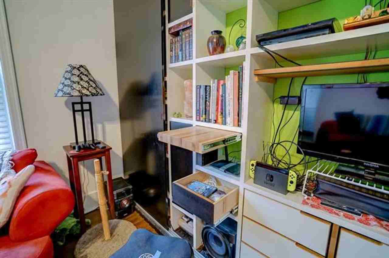 7003 Elmwood Ave - Photo 3 of 19