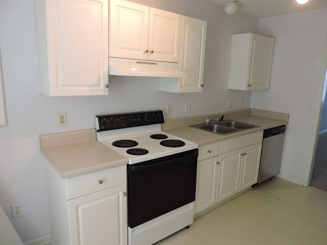 220 John Ct - Photo 6 of 23