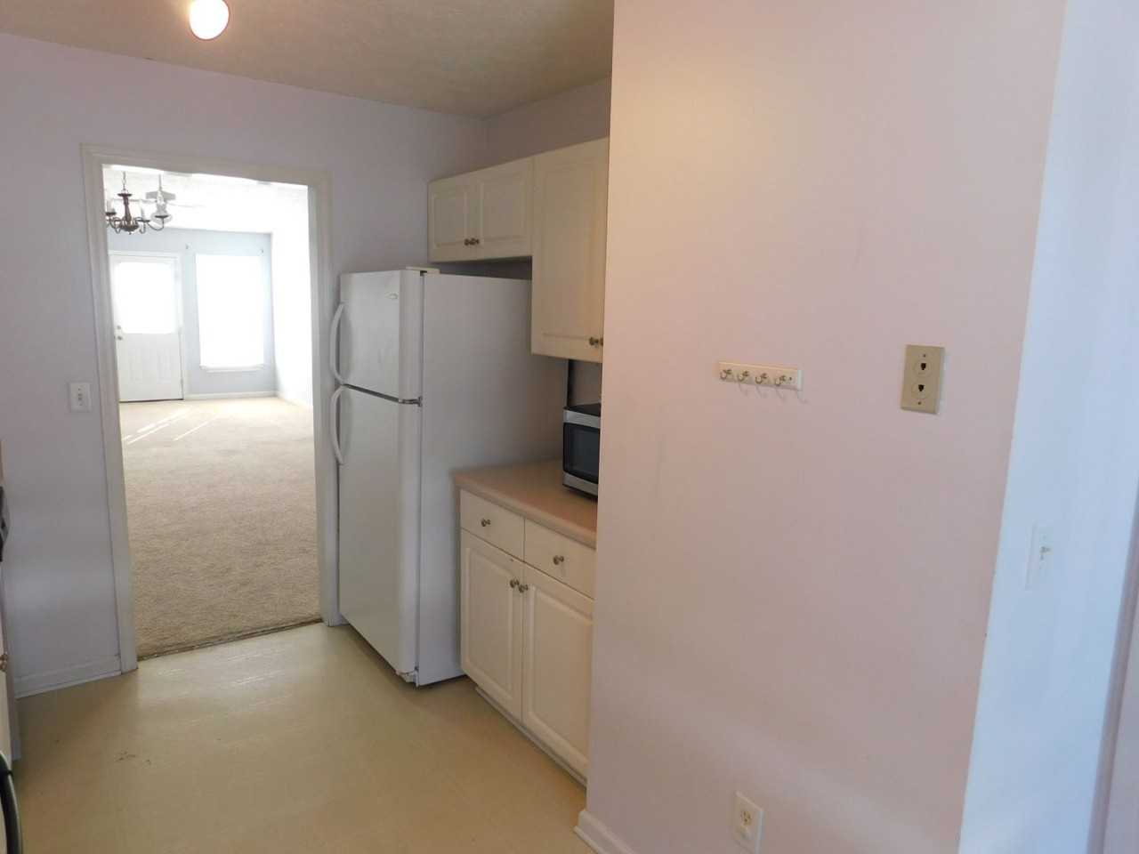 220 John Ct - Photo 7 of 23