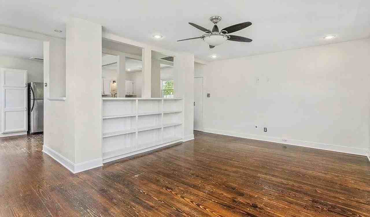 110 Pithon St - Photo 4 of 14