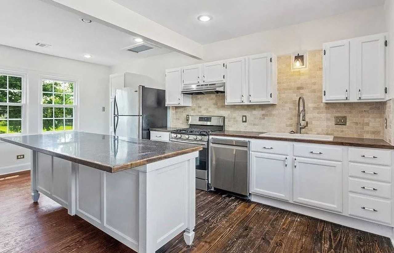 110 Pithon St - Photo 5 of 14