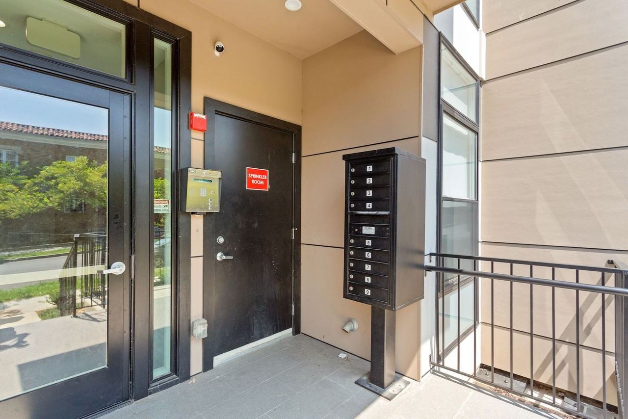 1353 Randolph St Nw #6 - Photo 4 of 29