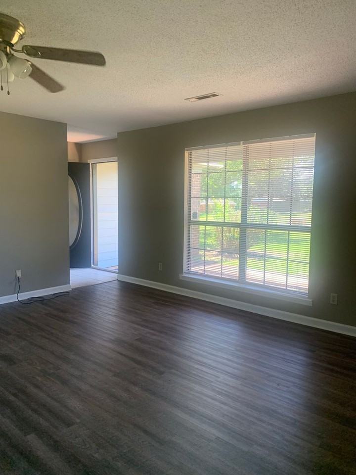 129 Blossom Dr - Photo 4 of 16