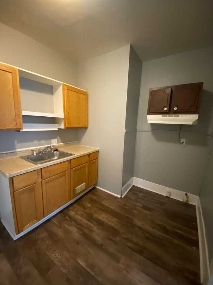 2559 Hartman Ave - Photo 3 of 7