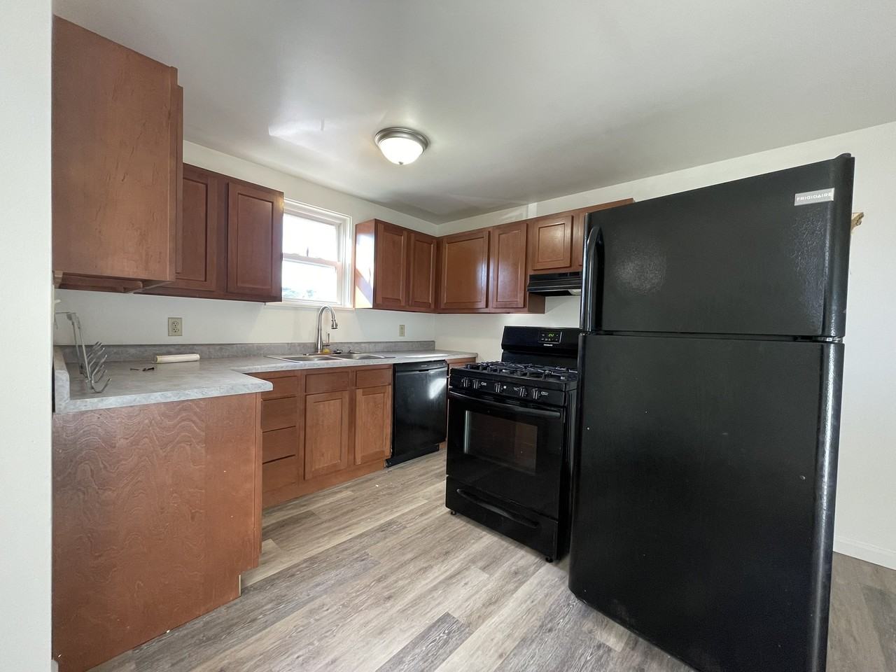 700 East 9th Avenue - Photo 2 of 9