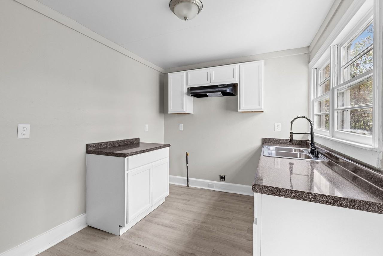 2137 Lane Ave - Photo 3 of 17