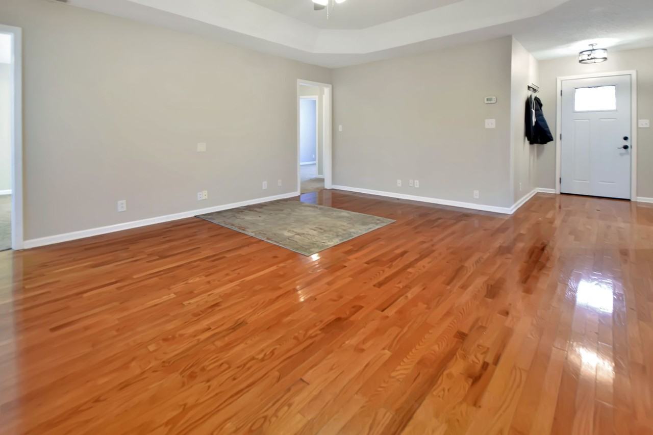 3896 Gaine Dr - Photo 2 of 18