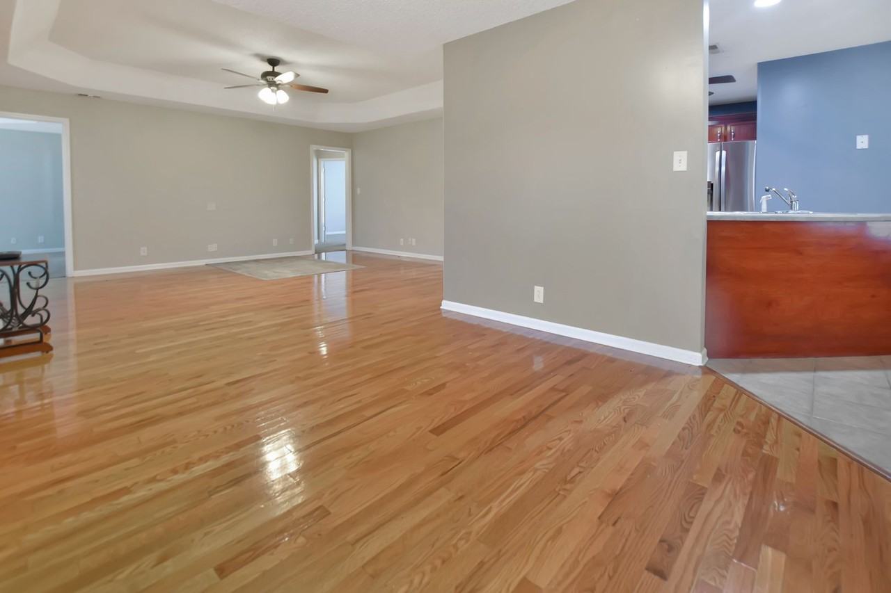 3896 Gaine Dr - Photo 3 of 18