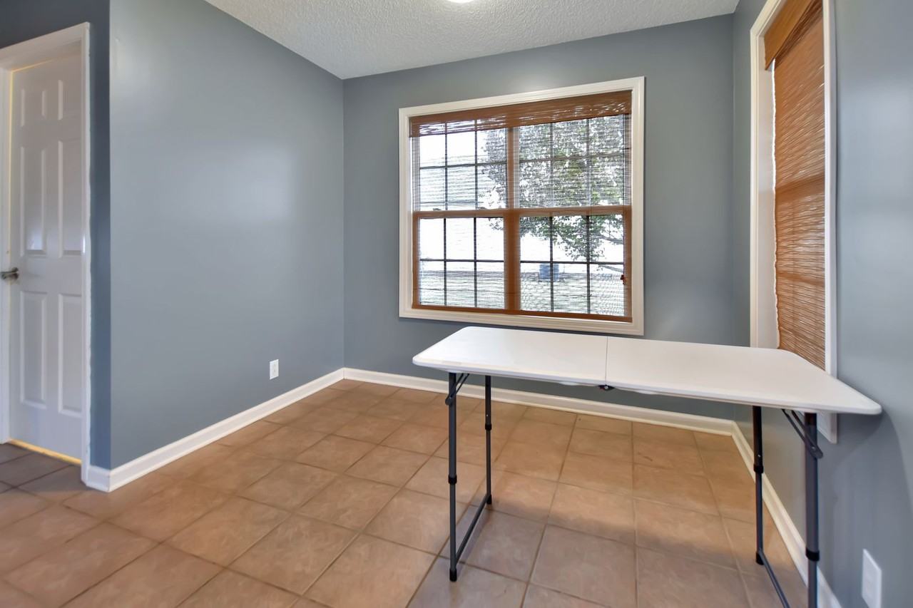 3896 Gaine Dr - Photo 5 of 18