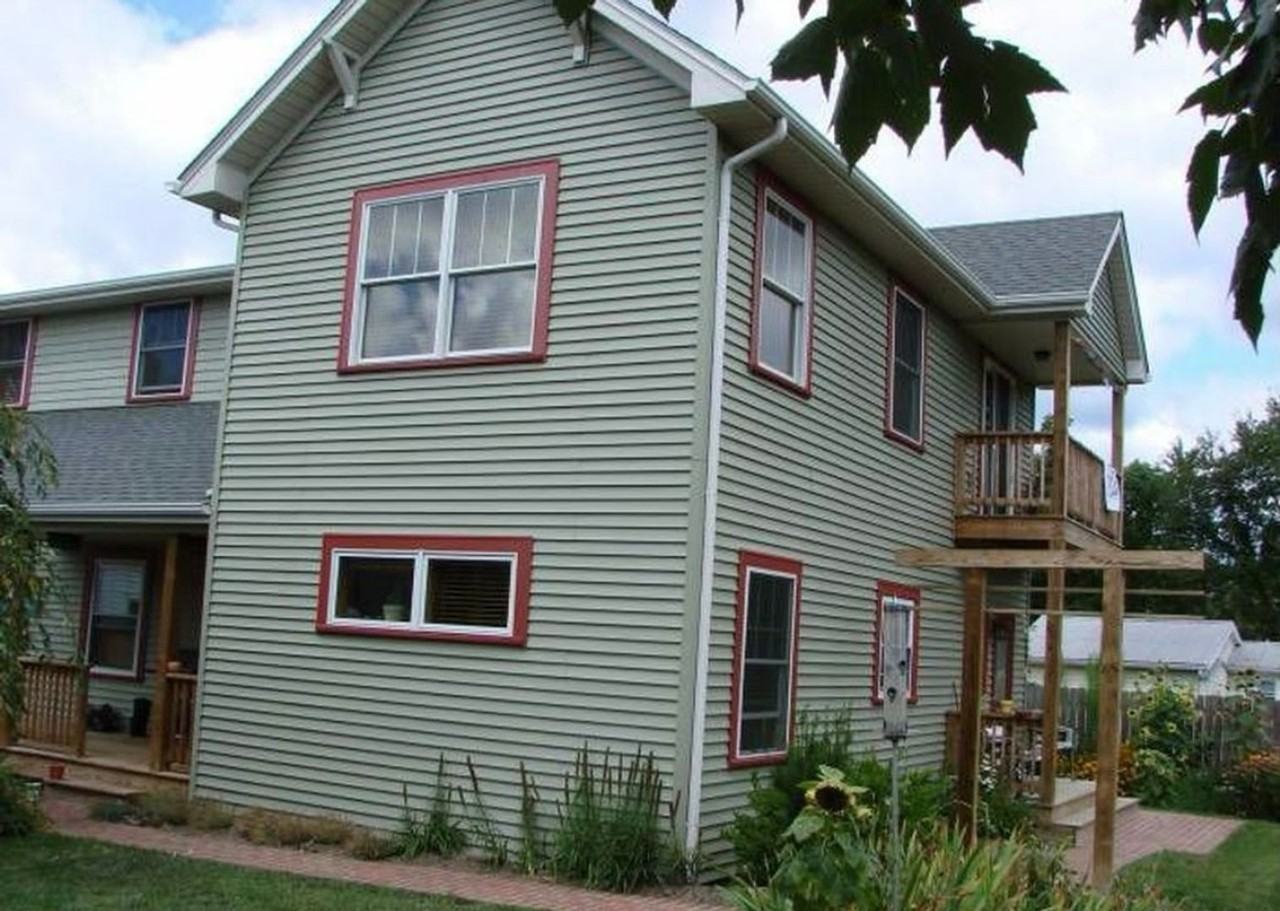 704 Progress St - Photo 2 of 2