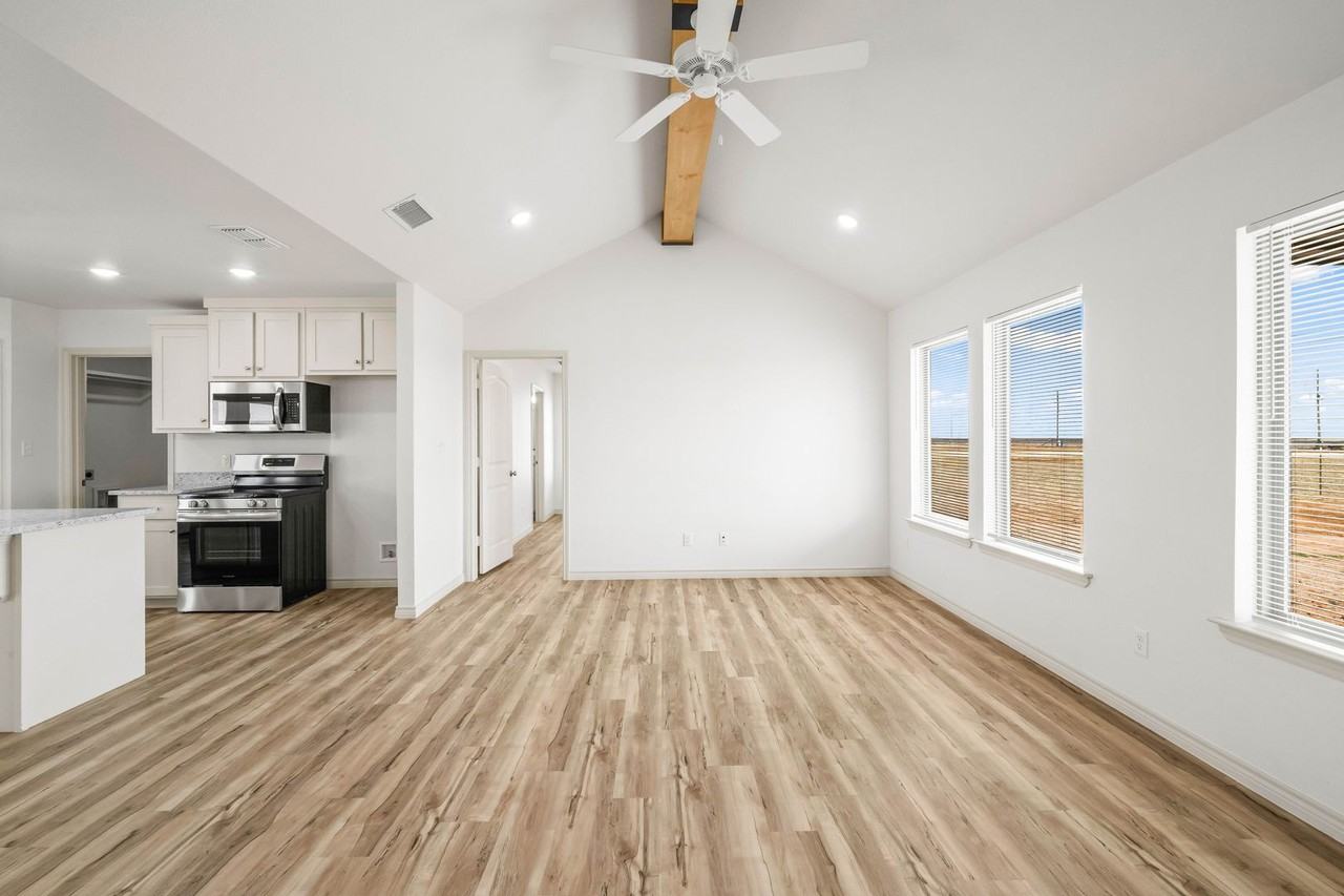 10513 N County Road 2800 #B - Photo 3 of 18