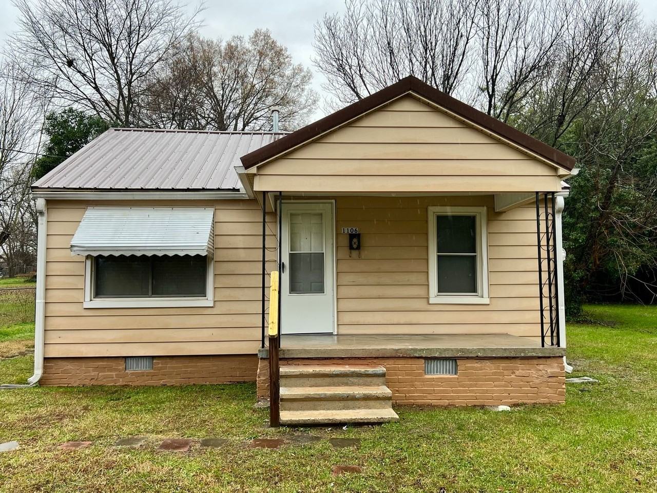 1106 Walnut St - Photo 2 of 12