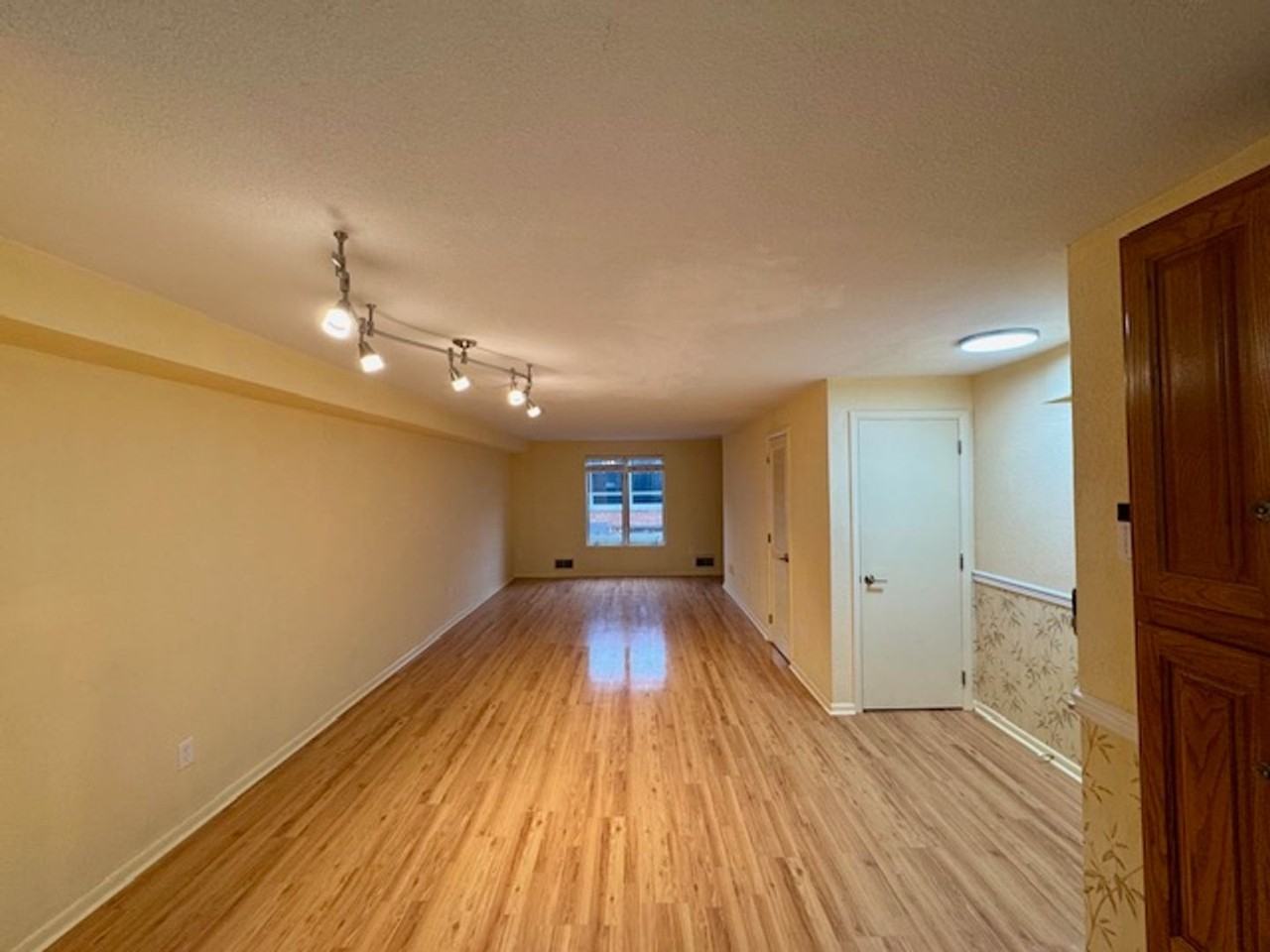 19 Front St - Photo 3 of 12