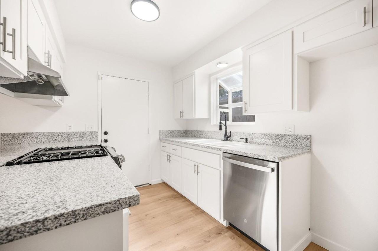 2856 Caesar Ave - Photo 3 of 22