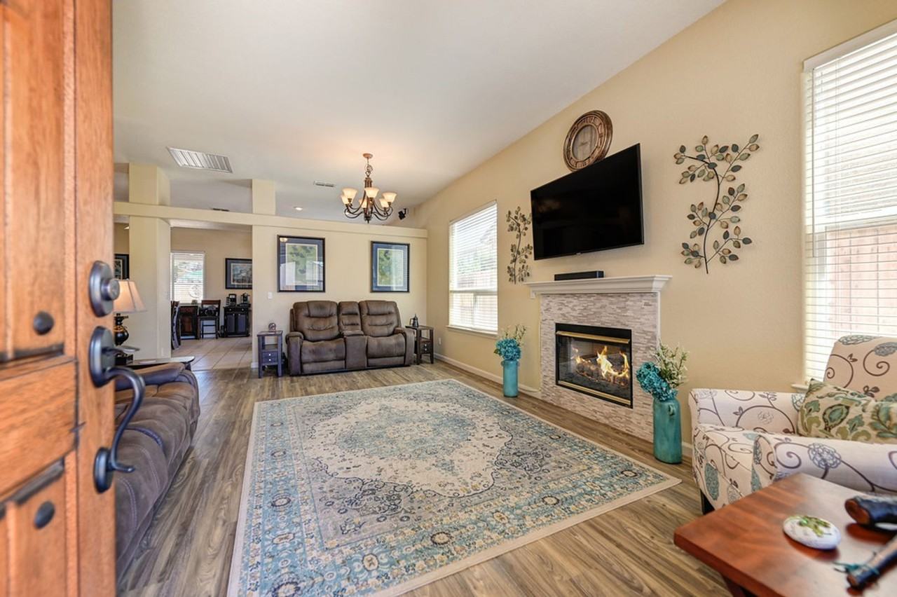 1669 Calabasa Dr - Photo 5 of 26