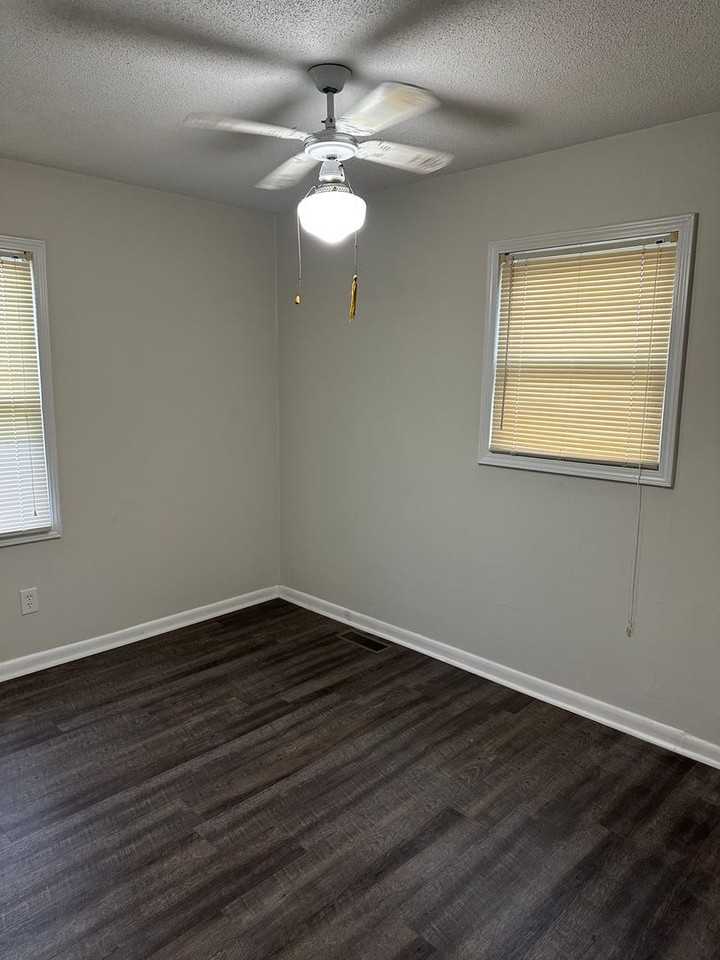 108 Cherrywood Dr - Photo 4 of 17