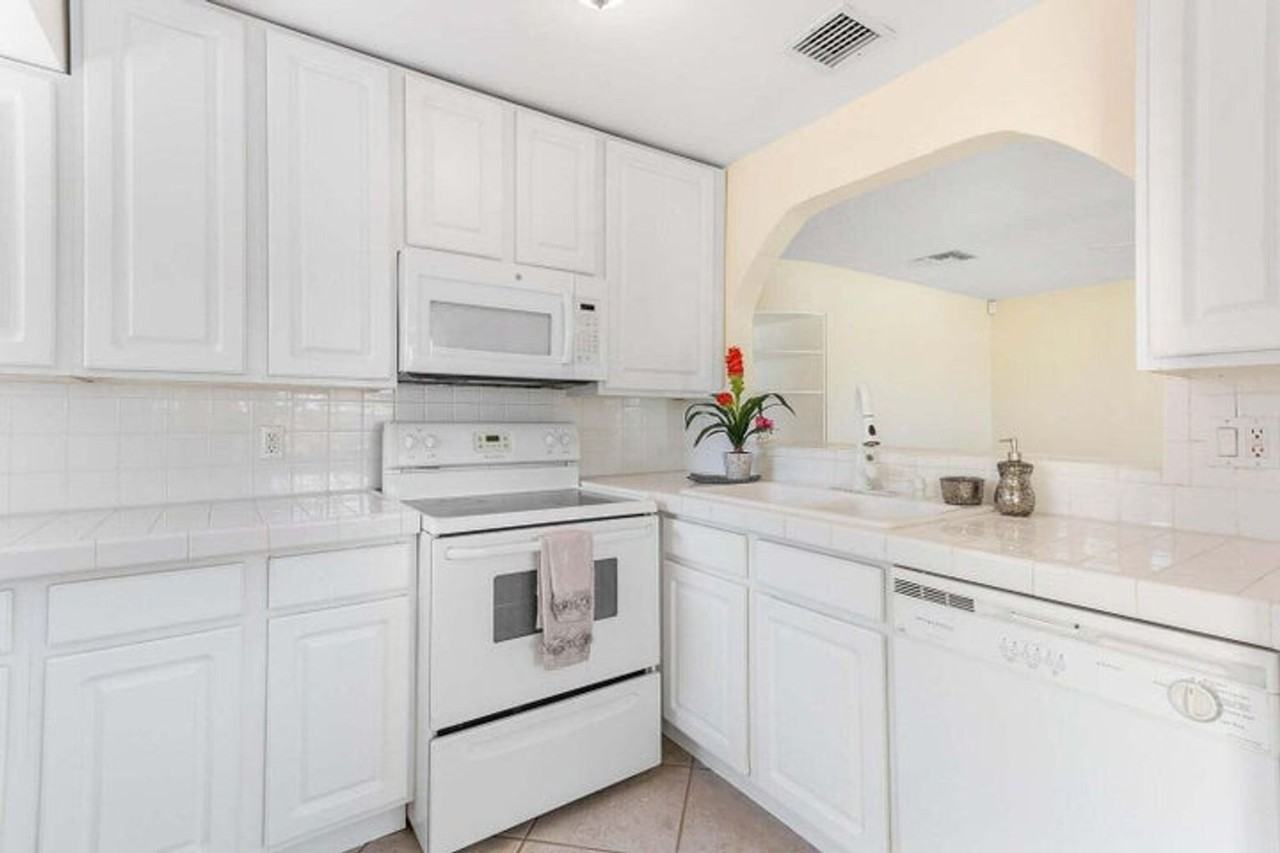 272 Ne 13th St - Photo 2 of 21