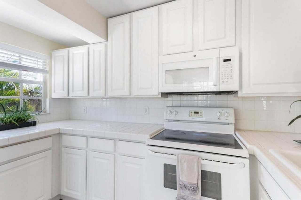 272 Ne 13th St - Photo 3 of 21
