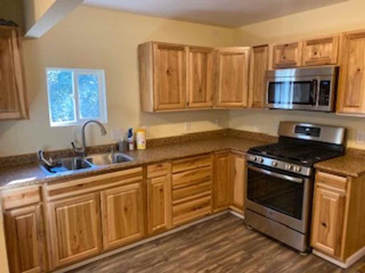 2070 Lucas Dr - Photo 3 of 11