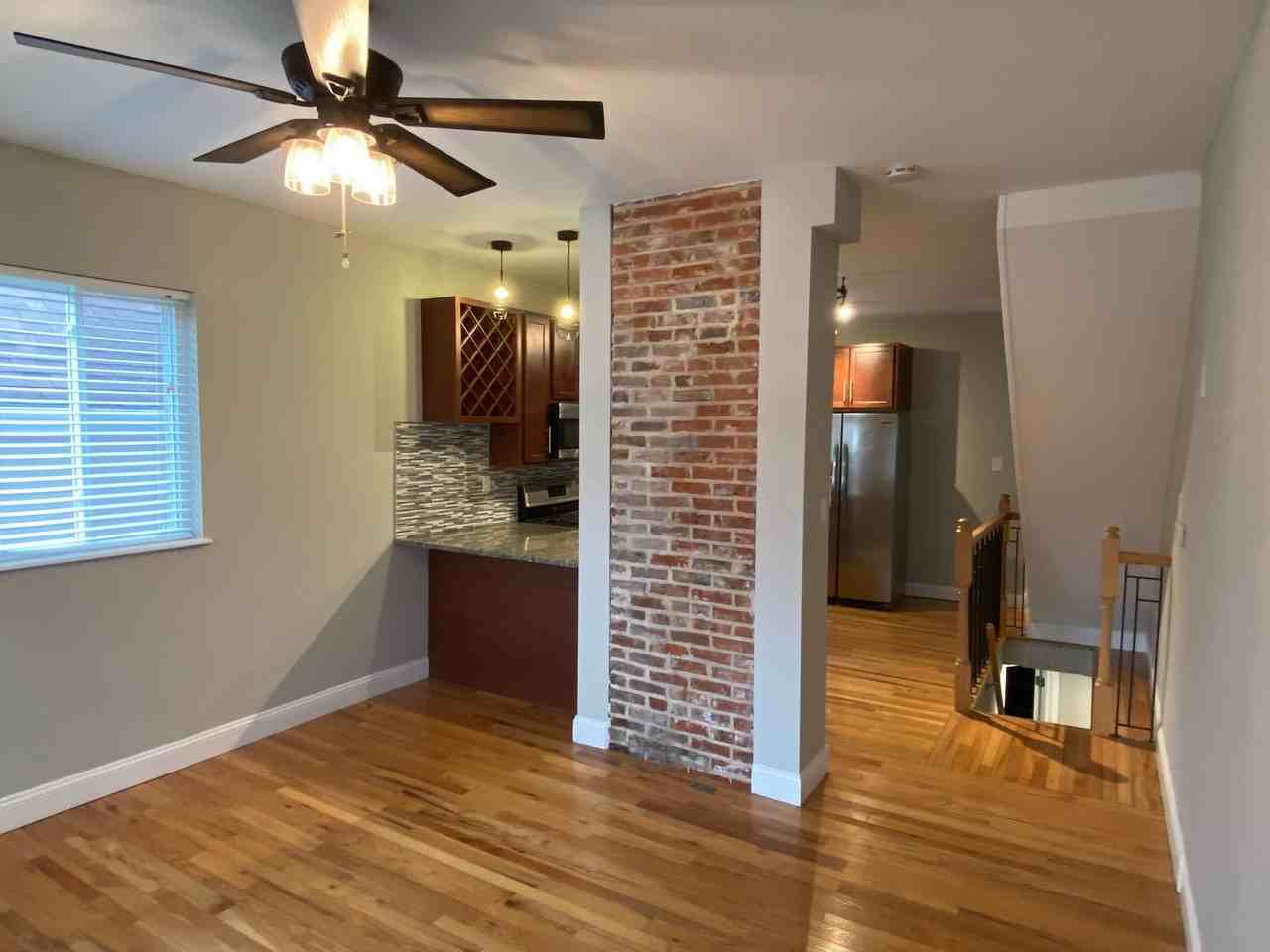 1923 Edwards St - Photo 3 of 22