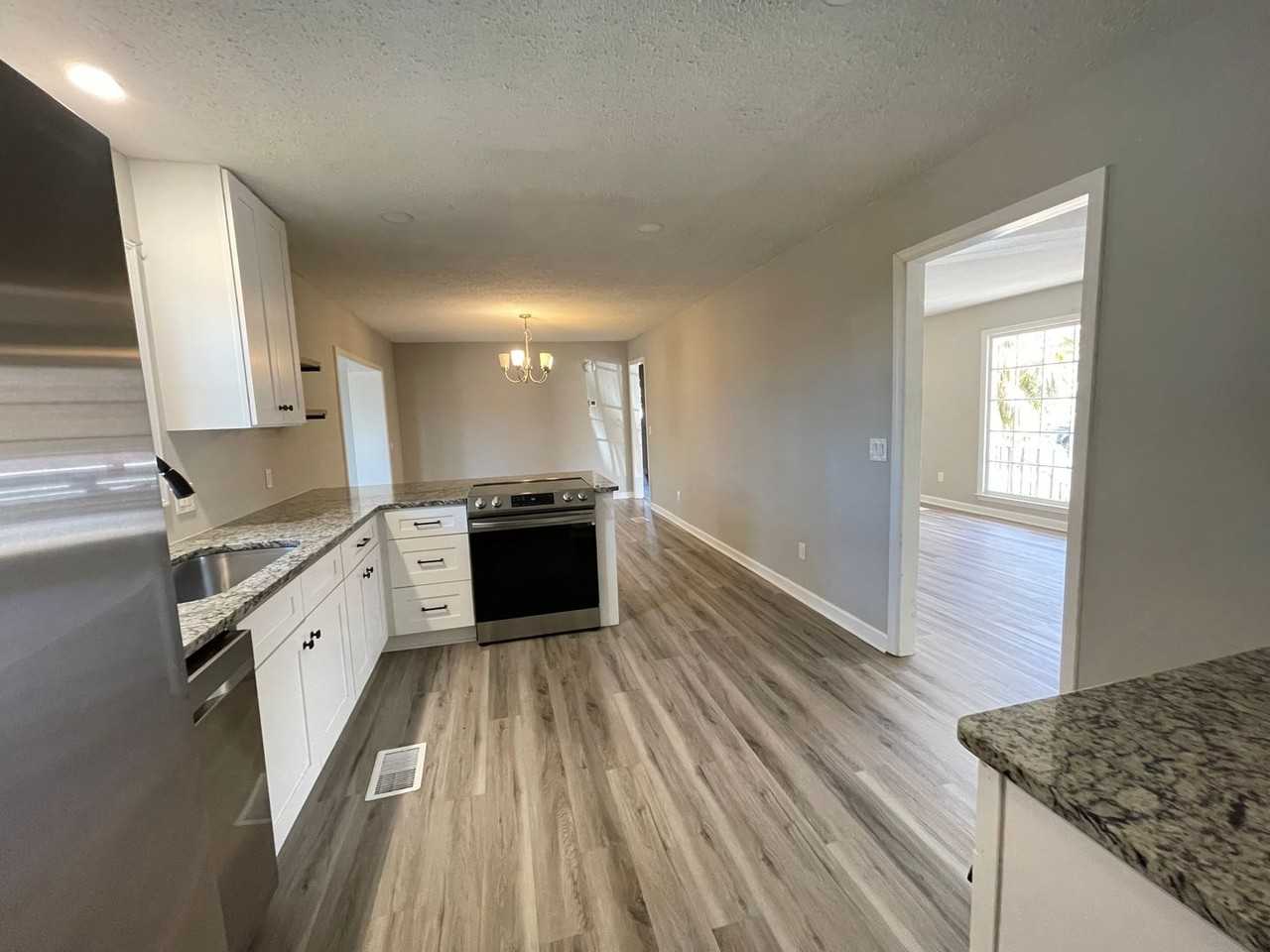 106 Kent Cir - Photo 2 of 11