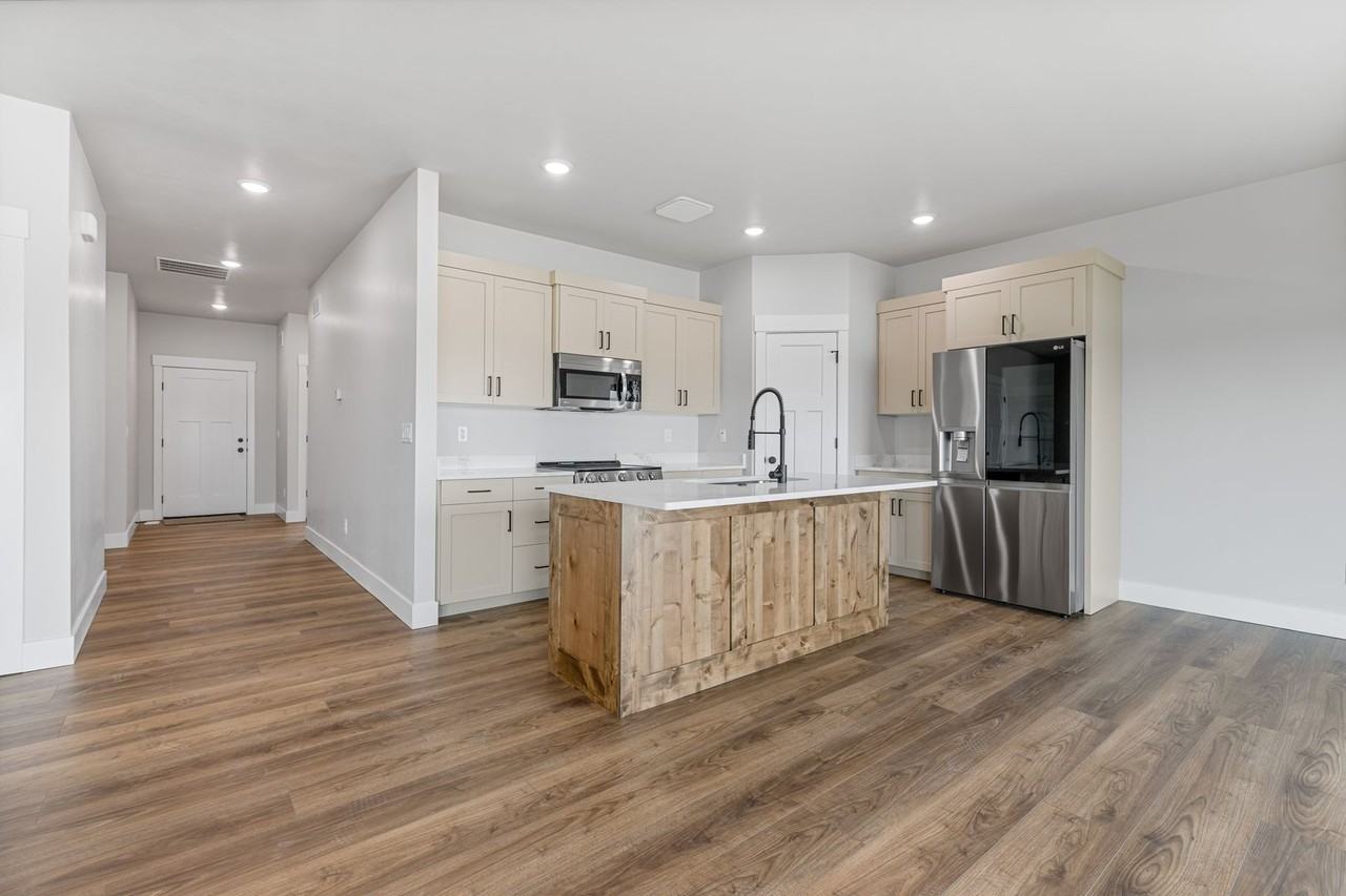 575 S Cutler Ave - Photo 2 of 32