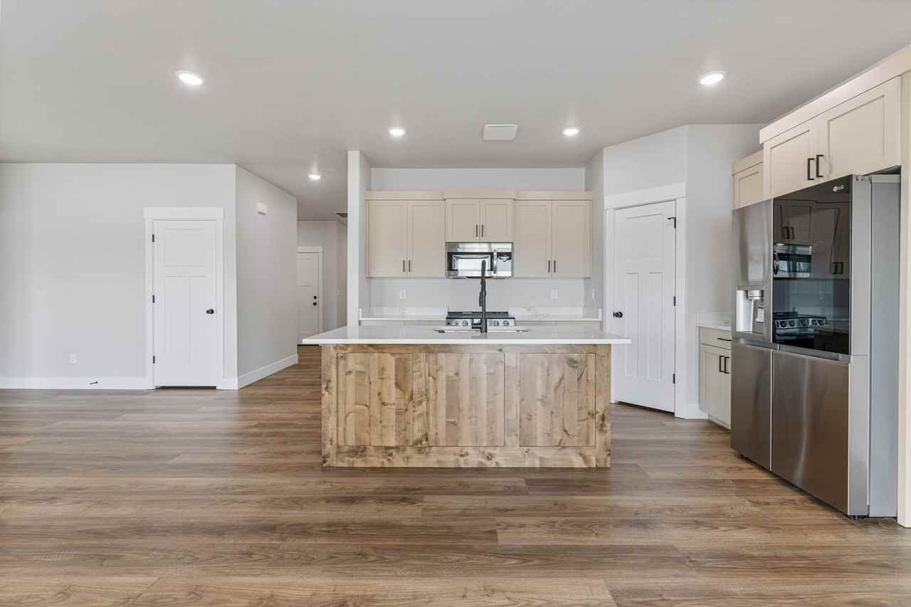 575 S Cutler Ave - Photo 3 of 32